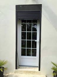 Elle peut être à un ou deux vantaux, assortie de surfaces vitrées fixes : Acheter Une Porte D Entree En Pvc Blanc Anti Effractions Avec Vitre Dans Une Maison En Renovation A Rouen 76 Vallee De Seine Renovation