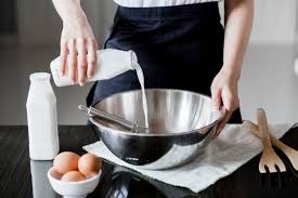 1.tepung trigu 1/2kg 2.gula 1/2.kg 3.telur 5butir 4.ovalet/sp 1 sdm 5.sprite 200mili 6.vanily 1 mixer telur, gula dan sp sampai kental berjejak. Ini Beda Komposisi Dan Cara Pakai Pengelmusi Ovalett Sp Dan Tbm