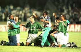 Narração de fausto favara, comentário de vampeta e mauro beting e report. Em 12 5 99 Verdao Tirou Corinthians Da Liberta Pela 1Âª Vez Reveja Penaltis Lance