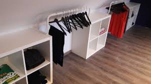 Simple Dressing Based On Kallax Cabinets Ikea And Mulig Clothes Rails Ikea Based Cabinets Cl Kleiderstange Ikea Ikea Kleiderschrank Fur Dachschrage