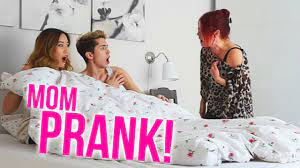 Sascha muss im bett bleiben. In Mamas Bett Erwischt Prank Youtube