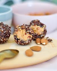 Recette Energy Balls Au Coeur Coulant Cuicui Les Petits Oiseaux Recette Energy Balls Recette Beurre De Cacahuete