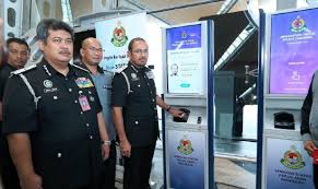 Jom semak secara online bagi memastikan nama anda tidak disenarai hitamkan dan dihalang perjalanan ke luar negara. Peranti Semak Status Kawalan Imigresen Di Klia