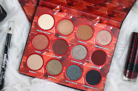 Professional makeup artists, including raisa flowers, rokael lizama, and keita moore, share their favorite eye shadow palettes for deep and dark skin tones. Red And Black Eyeshadow Palette Pasteurinstituteindia Com