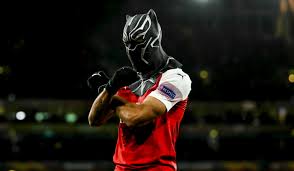 Les Hommages Des Sportifs A Chadwick Boseman Black Panther En 2020 Photos De Football Football Film Black
