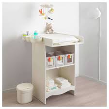 armoire a langer awesome aubert table langer lovely table langer pour baignoire new table a table a langer baignoire table a langer plan a langer baignoire