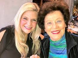 Leslie Stern's Instagram, Twitter & Facebook