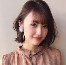 シースルーバングの片耳掛けボブできちんとかわいいトレンド髪に