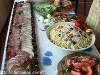 Puisqu'il ne suffit pas de dénicher les bonnes recettes, il faut les dénicher à petit prix… et suffisamment copieuses pour rassasier les enfants, les parents et les amis ! Quelles Sont Les Quantites A Prevoir Pour Un Buffet De Fetes Recette Recette Buffet Froid Buffet Froid Anniversaire Recette Buffet