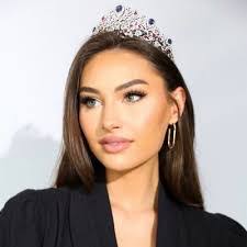 Francesca Davis's Instagram, Twitter & Facebook