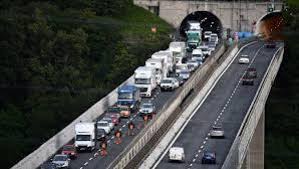 In alternativa puoi consultare l'elenco dei caselli, barriere, incroci e punti telepass autostradali. Autostrade A12 Paralizzata Coda Da Recco A Nervi La Repubblica