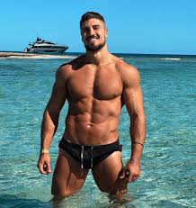 Jogador de futebol espanhol abandona as chuteiras pra produzir conteúdo  adulto no Onlyfans