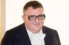 International award, council of fashion designers of america (cfda), june 2005 named chevalier of the légion d'honneur, paris Budosvjy8vtkjm