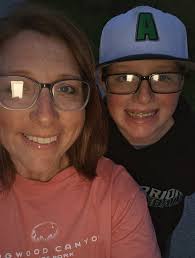 Happy Monday friends 🤗 The best way to start your day is with a 30 minute  full body workout... you truly can't go wrong with this workout. All  exercises are easy, doable