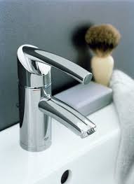 Der wasserhahn sitzt so fest ich hab es mit etwas kraft probiert aber keine chance. Wasserhahn Klemmt Waschmaschine