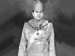 Sultan i̇smail petra erken eğitimini kota bharu'daki sultan i̇smail koleji'nde aldı ve daha sonra kraliyet sarayındaki özel bir i̇ngilizce öğretmeninden özel eğitim aldı. Sultan Ismail Petra Dekat Dihati Rakyat