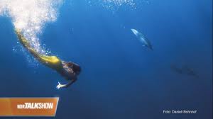 Surf, yoga & professional photography : Janni Honscheid Surfer Model Mermaid