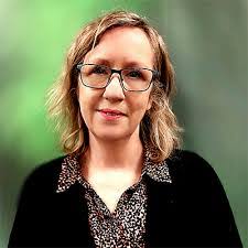 Fiona Jones's Instagram, Twitter & Facebook