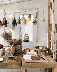 At the turn of the 20th century, the arts & crafts movement spawned a new interest in the modest cabin and summer house made of natural materials. Stunning Rustic Kitchen Design Rustickitchendesign Rustickitchen Rustic Kitchen Decor Rustic House Rustic Interiors