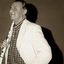 Born 24 june 1937) is an italian tv host, showman, singer, musician, film actor, and film director. Renzo Arbore Wikipedia