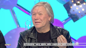 Véritable star du disco dans les années 70 et 80, le chanteur avait connu une vie privée tout d'abord et avant de devenir un chanteur très connu, patrick juvet a été mannequin puis a entamé une carrière dans la chanson avec un certain. Patrick Juvet Evoque Son Amour Fou Pour Jean Michel Jarre Et La Detresse De Melanie Griffith Video