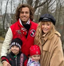 Емелья́н ива́нович пугачёв (1742 — 10 (21) января 1775, москва) — донской казак, предводитель крестьянской войны 1773—1775 годов в россии. Tri Milliona Za God I Vip Ohrana Chto Izvestno O Shkole Kuda Pugacheva I Galkin Otdali Detej Starhit Ru