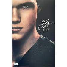 Taylor Lautner Signed "Breaking Dawn" Mini-Poster #2 w/ BAS (11x17)
