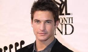 Nam diễn viên truyền hình Mỹ dùng súng bắn vào đầu, tử vong