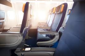 Due to the completely independent cutting units it is possible to cut the beginning and end of the sleeper row too. Lufthansa Trials Economy Sleeper S Row Concept On Sao Paulo Routes Thedesignair
