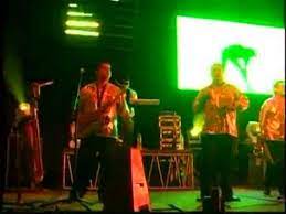 Junior Klan La Chica De Amarillo Youtube