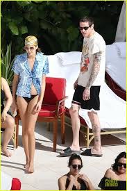 According to the grainy photo shared by a fan, he was with kaia gerber. Full Sized Photo Of Kaia Gerber Pete Davidson Kiss Poolside In Miami 052 Photo 4392627 Just Jared