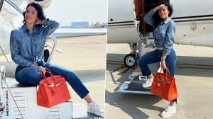 Her debut as a photographic model was with a spectacular black bikini. Georgina Rodriguez Gives Major Denim On Denim Style Lessons As She Sizzles Instagram On Her Trip To Paris View Hot Pic Of The Curvy Bombshell Fresh Headline