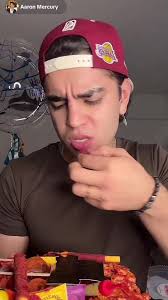 Feliz Cumpleaños Aaron: Celebrando 24 Años de Amor