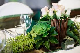 Flowers add color to a setting's ambiance and this article will suggest a few flower arrangement ideas that will make your valentine's day even more special than it already is. 33 Extravagant Floral Arrangements For Your Dining Table Home Stratosphere
