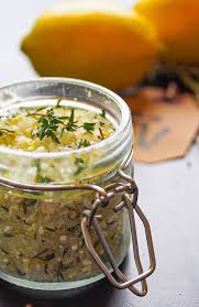 Erkaltungsbad Mit Duftendem Thymian Badesalz Plant Happy Erkaltungsbad Lebensmittel Essen Thymian