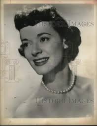 1957 Press Photo Singer Gisele Mackenzie stars in "The Gisele Mackenzie  Show."