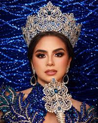 Viva México” 🇲🇽💃🏻 Recordando el Sábado de Carnaval 2018 de S.R.M Maria  del Carmen Simons en Homenaje a México con los coloridos “Alebrijes  Mexicanos”. Los alebrijes son seres imaginarios conformados por elementos