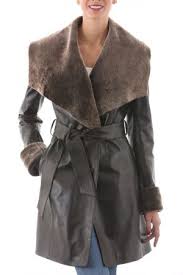 Blouson en cuir d'agneau souple sur la boutique en ligne officielle saint laurent france. Veste Agneau