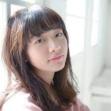 ぱっつん前髪 アレンジ大特集 レングス別におすすめスタイルをご紹介 folk 髪 色 ヘアスタイリング ヘアカラー