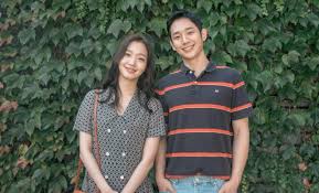 Cosmo.ph movie review of tune in for love, starring kim go eun and jung hae in. Netflix To Stream Jung Hae In Kim Go Eun S Retro Romance Film Tune In For Love
