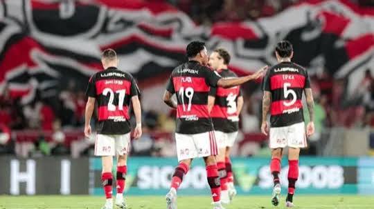 Flamengo vence Atl&eacute;tico-MG com gol no fim e reassume lideran&ccedil;a do Brasileir&atilde;o