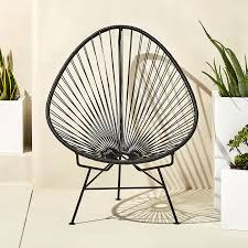 Modern Accent Chairs And Armchairs Cb2 Modern Outdoor Chairs Outdoor Chairs Modern Outdoor Furniture