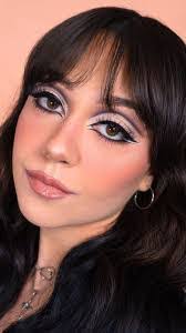 Lynette Agnew's Instagram, Twitter & Facebook