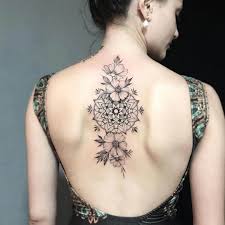 Mandala tattoos are one of the most beautiful and elegant tattoos you will come across. Tattoo Am Rucken Fur Frauen 50 Schone Ideen Und Inspirationen