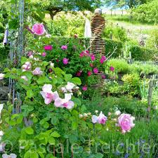 Pflegeleichten Garten Mit Uppigen Beeten Anlegen Pflegeleichter Garten Garten Anlegen Garten