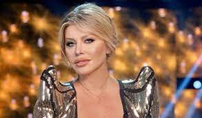 In this article, we take a look at loredana groza's net worth in 2021, total earnings, salary, and biography. Loredana Groza ApariÈ›ie IncredibilÄƒ In Varf De Munte Cum A Putut SÄƒ Se Imbrace Impact