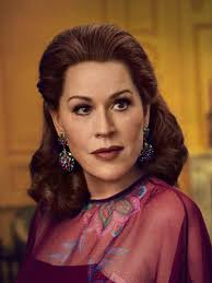 Molly Ringwald as Joanne Carson