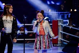 If a coach likes their voice, they turn around, and the contestant then gets to decide which one of the coaches' teams they'd like to join. Talk Wenn Die Tochter Bei The Voice Kids Singt Mamawahnsinnhochvier