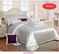 مفرش سرير راقي من محل هوم ديزاين هذا المفرش متوفر حتى نفاد الكمية موقعنا في محافظة مسقط رقم الواتساب 97766620 مل House Design Design Home