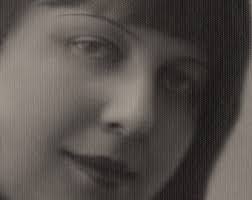 Vintage Photo 1927 Close up Flapper Lady Raccoon Eyes Curly Hair 21 D